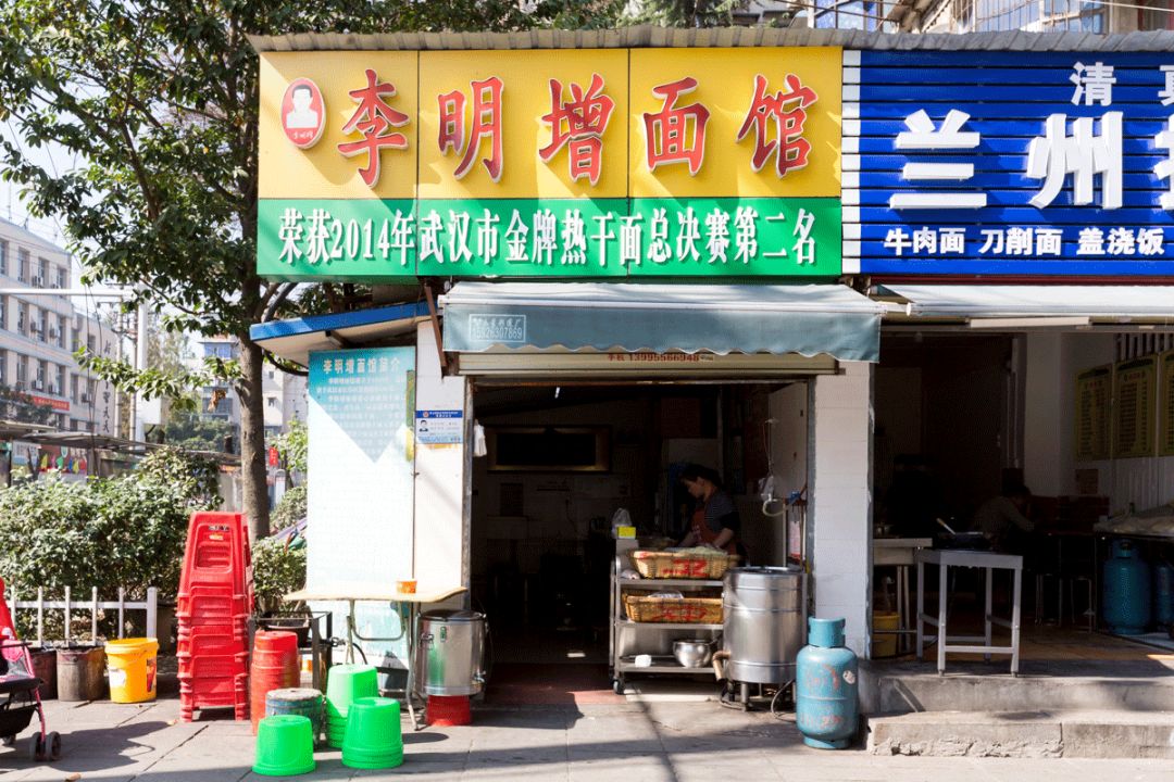 吃完整条恩施街，发现住在青山的才是人生赢家