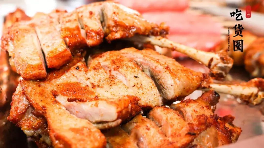 这家五星街不起眼的小吃站,34°高温没空调没座位,每天都排满人