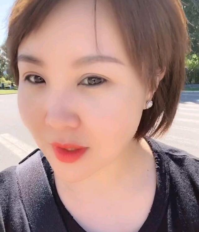 刘能王小利在哪个平台直播,王小利和刘能直播卖货