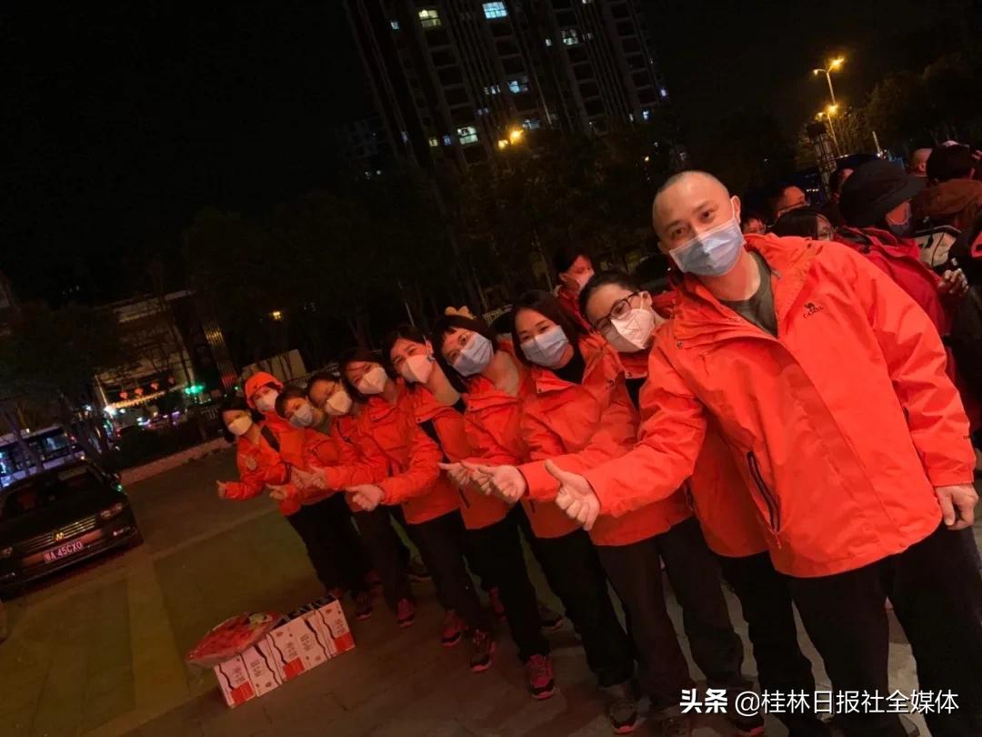 向离休老干部致敬,为95后护士点赞