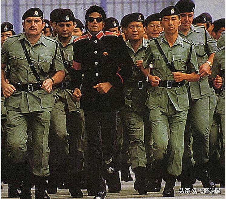 迈克尔杰克逊幼年到中年过程,30年前迈克尔杰克逊