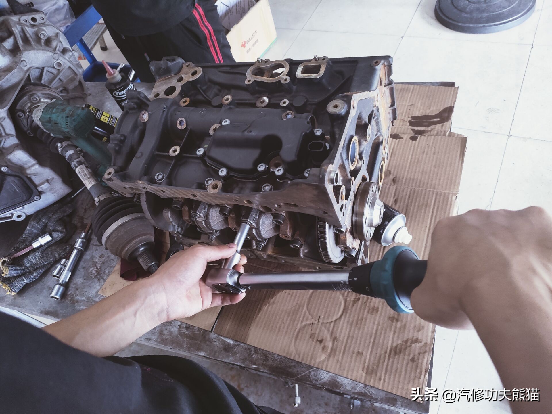 夏朗2.0发动机烧机油上海解决方法,大众夏朗烧机油最佳解决方案