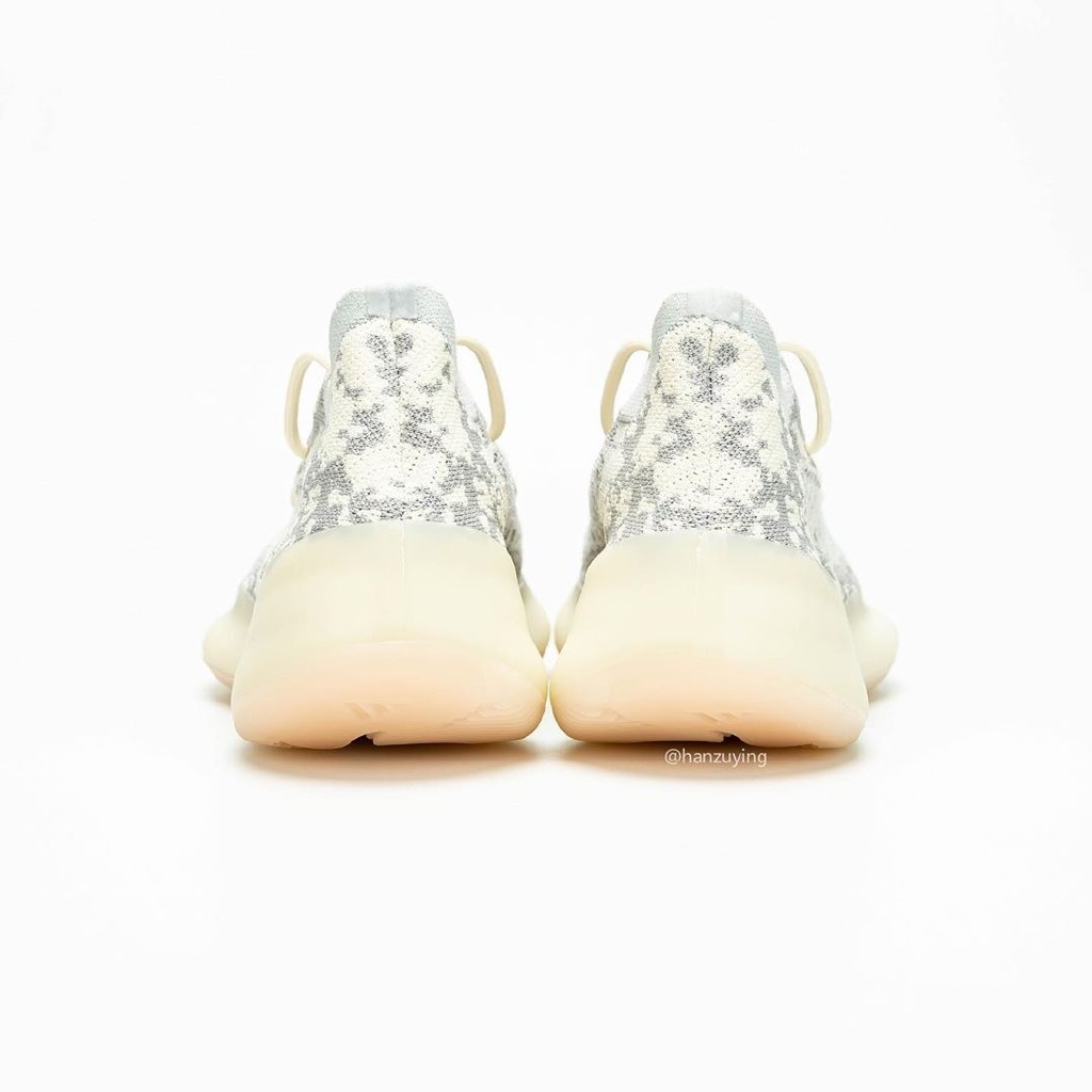 Yeezy350V3实物图赏：新的潮流风向？