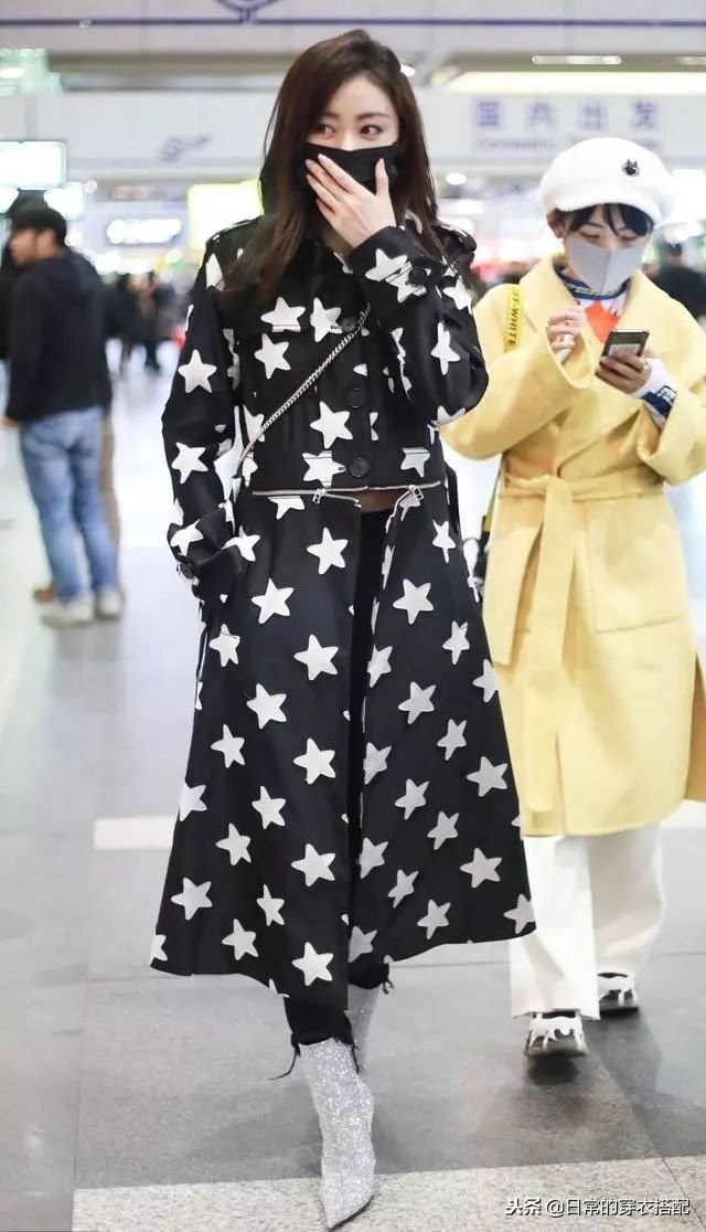 来看机场女王杨幂穿搭,杨幂穿搭机场秀