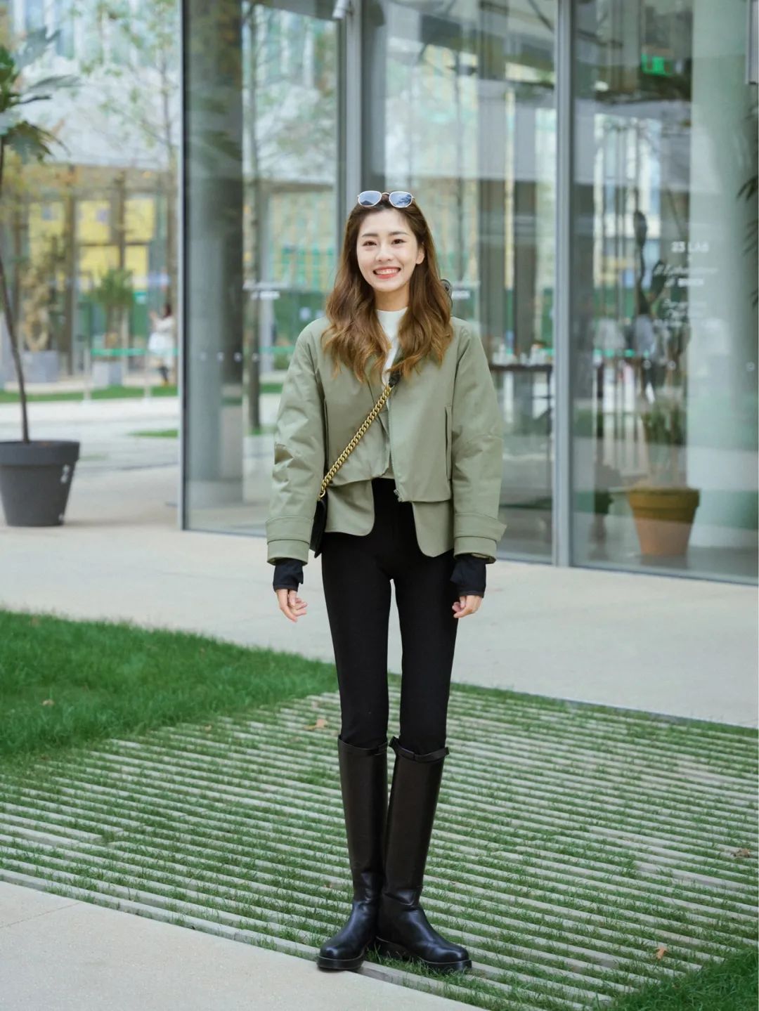 矮个子必备鞋最新款马丁靴,今年最火的中筒靴粗腿圆头马丁靴