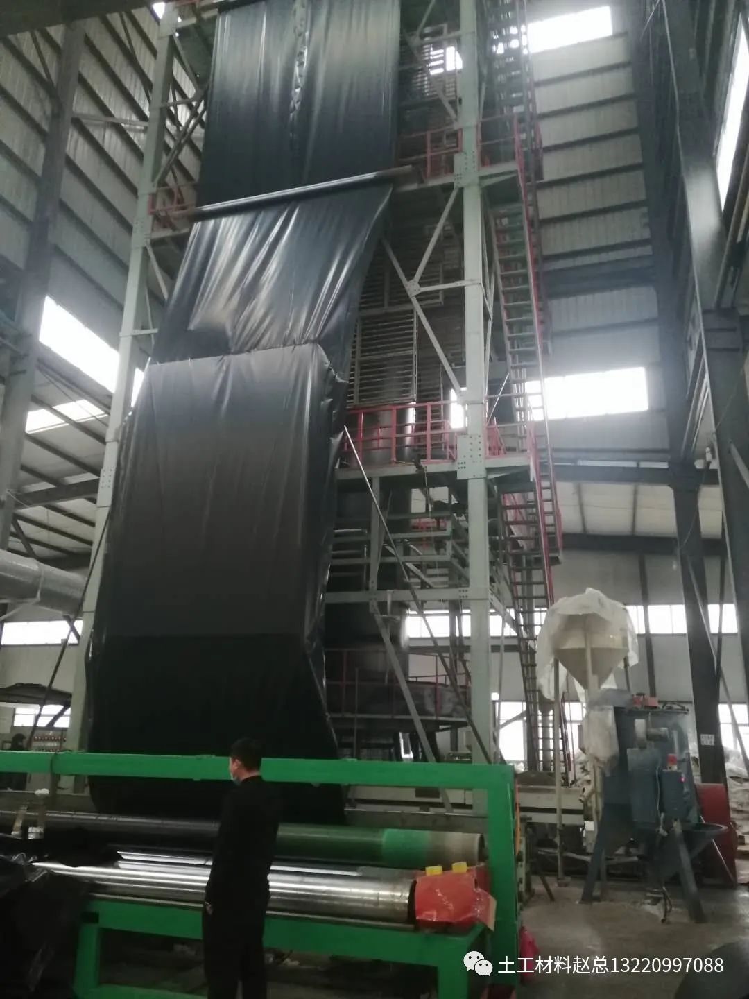 长丝土工膜,土工膜护坡