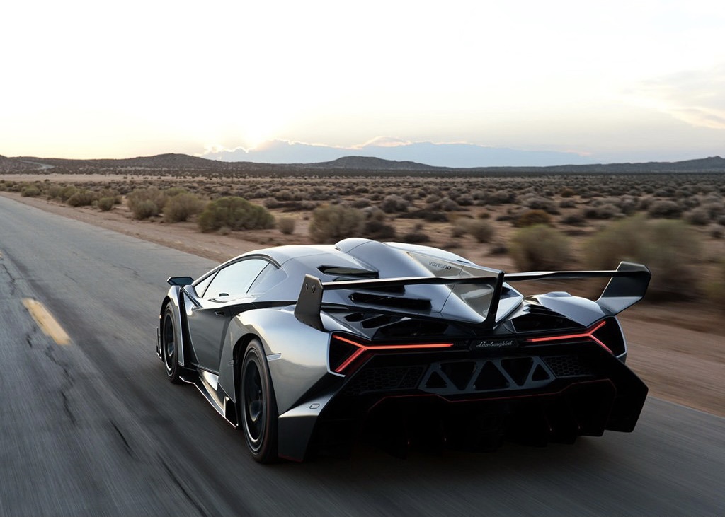 心中唯一的神，*博兰**基尼Veneno