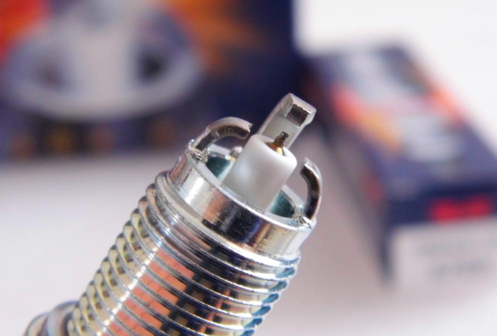 火花塞出现什么颜色更换,火花塞变黄是什么原因