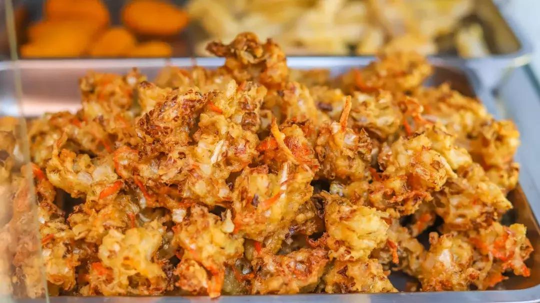 藏在厦门老社区的夫妻炸料摊，20元吃遍鲨鱼鸡腿醋肉菜丸