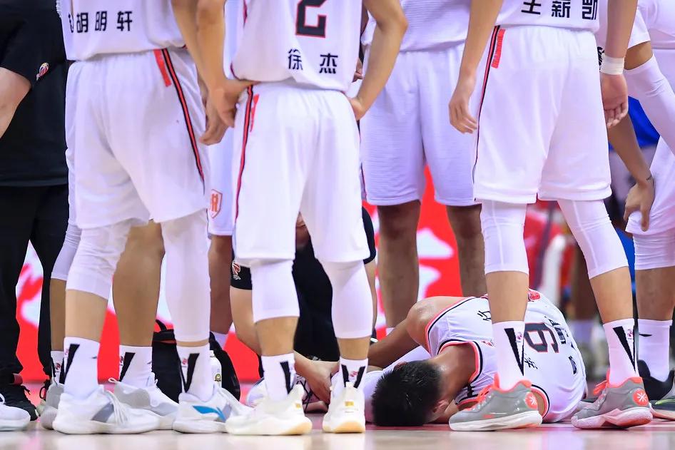 cba今日球鞋上脚一览,今日cba球鞋上脚一览