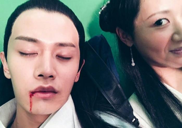 杨紫手滑点赞关晓彤,杨紫点赞肖战微博是手滑吗