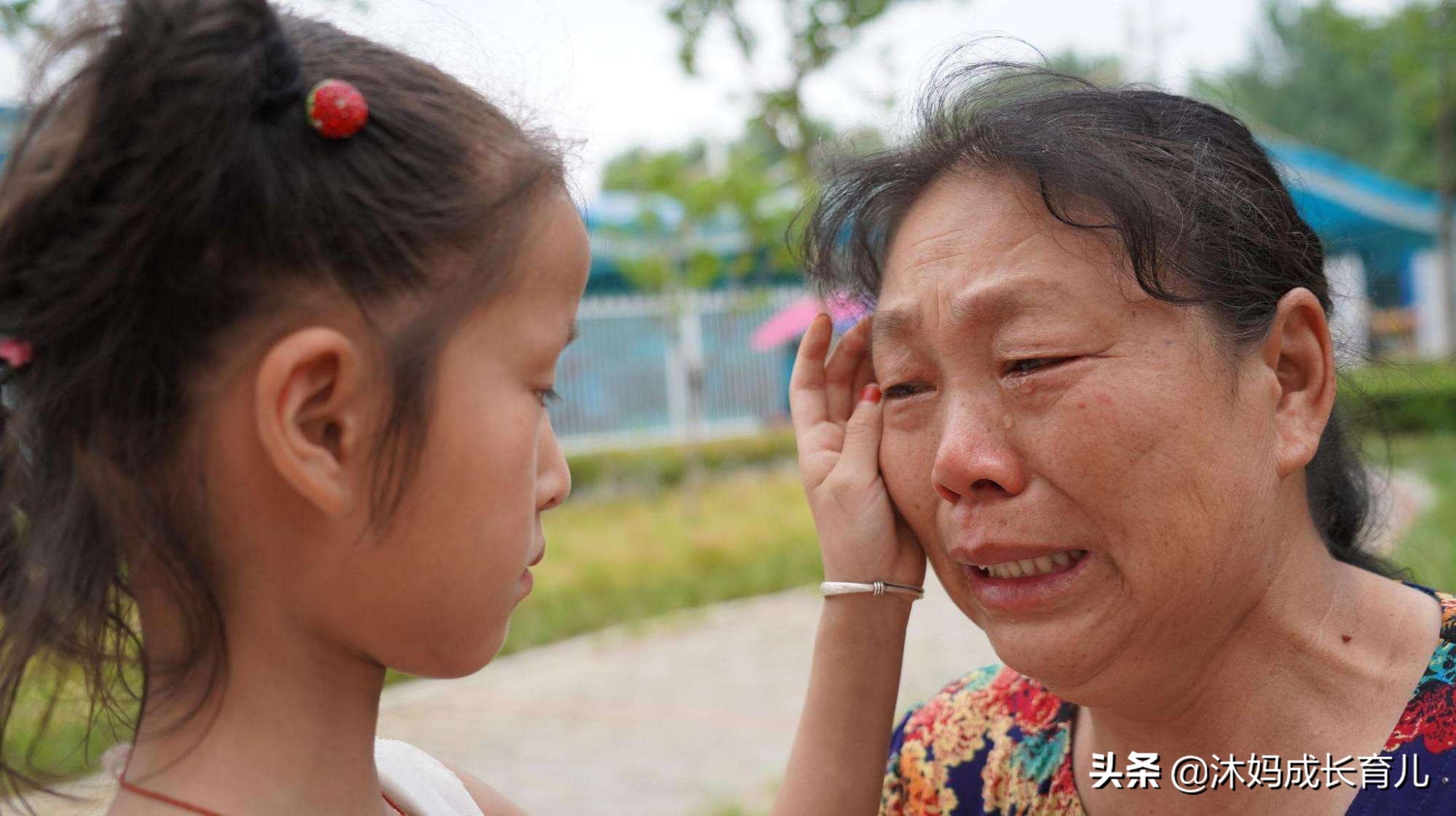 婆婆帮儿媳妇带娃就应该感谢吗,婆婆帮儿媳带孩子要给辛苦费