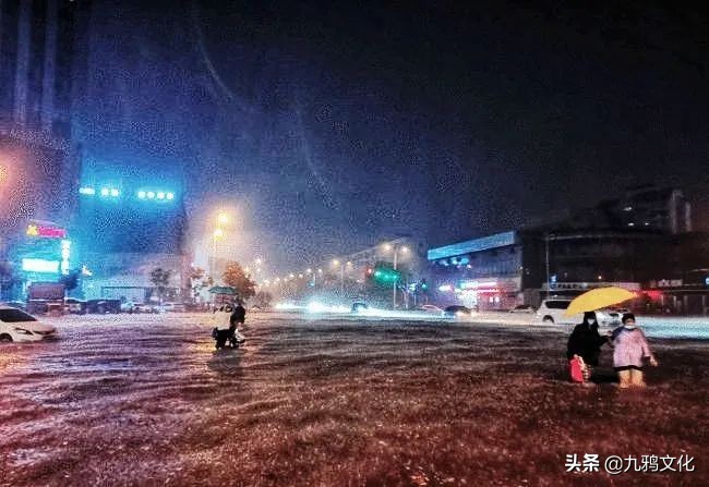 郑铁五号线启示录：那一夜，河南人用力活着，全心爱