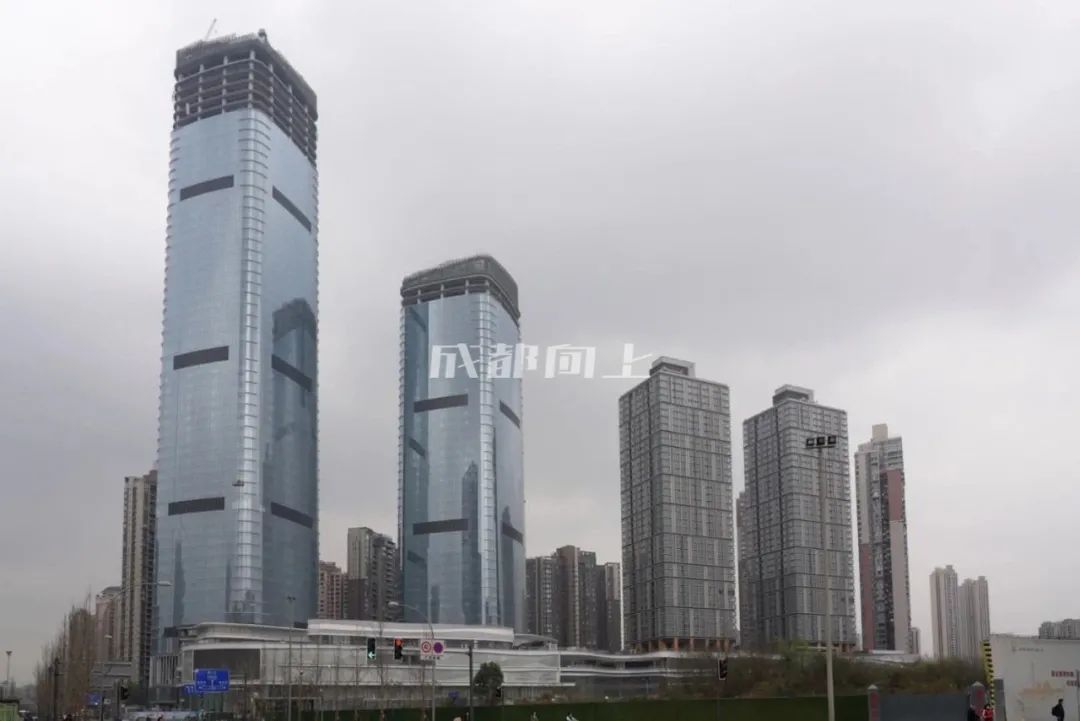 如何让成都变东京？网友：大LOGO收敛点