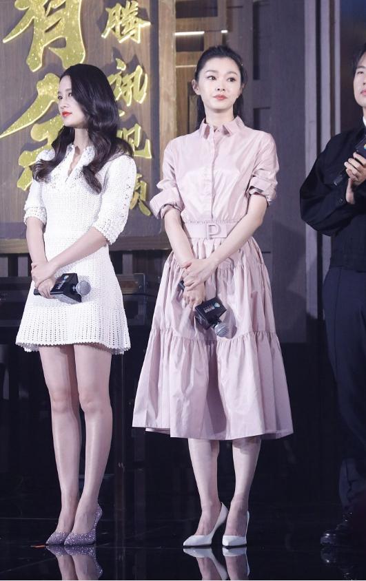 宋轶穿印花衣配运动裤秀身材,宋轶穿粉色针织衫真显嫩