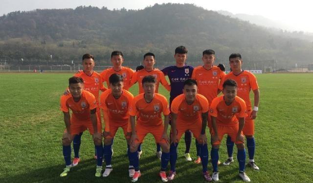 鲁能17岁小将首秀惊艳，被誉为“天才中锋”，承载中国足球未来