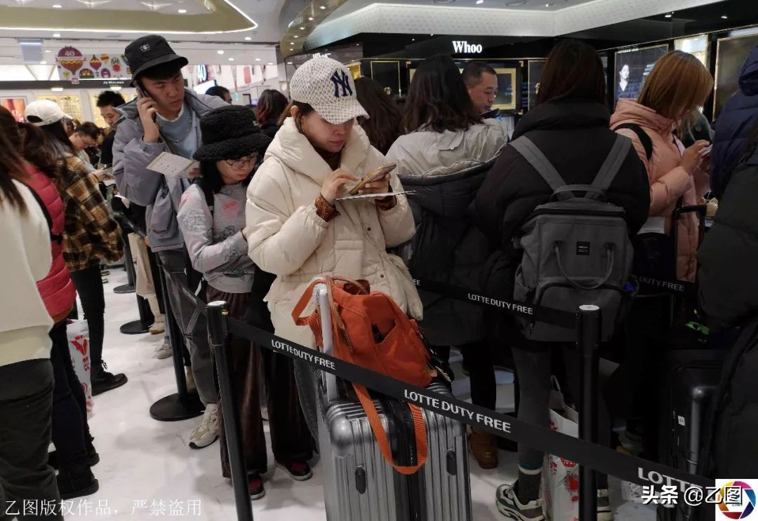 中国游客时隔9月再现韩国免税店,中国游客挤爆韩国免税店