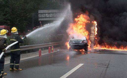 自己不小心把车烧了，保险公司会理赔吗？