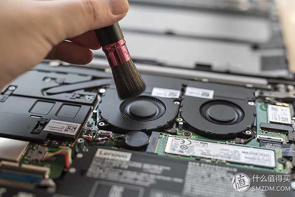 怎么清理笔记本电脑的灰尘,笔记本电脑太慢了怎么清理