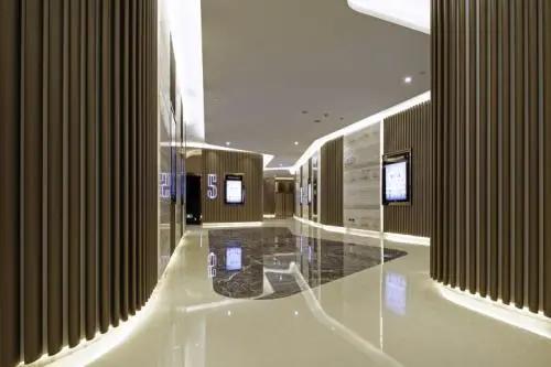 当影院被贴上高危标签，如何退？怎么上？