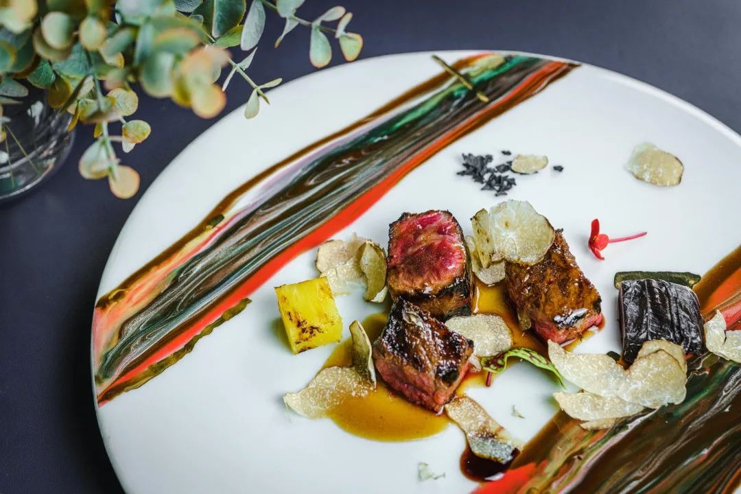 这家人均880的私房菜，连杯子都是施华洛世奇