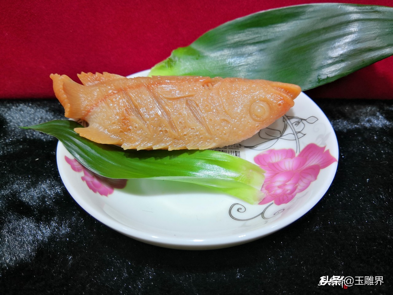 玉雕师掌勺！红黄翡变红烧鱼，口水流了