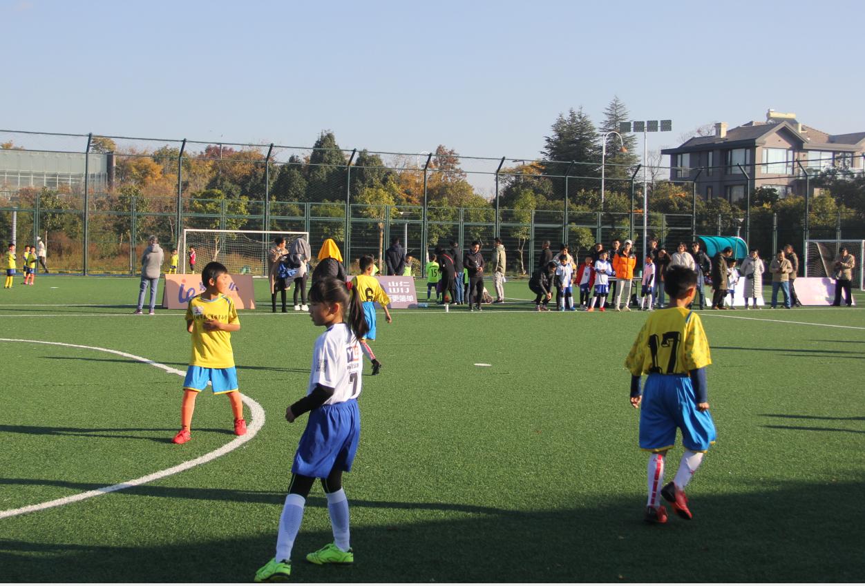 T6出行第二届云南“校长杯”少儿足球赛第三轮首日精彩瞬间