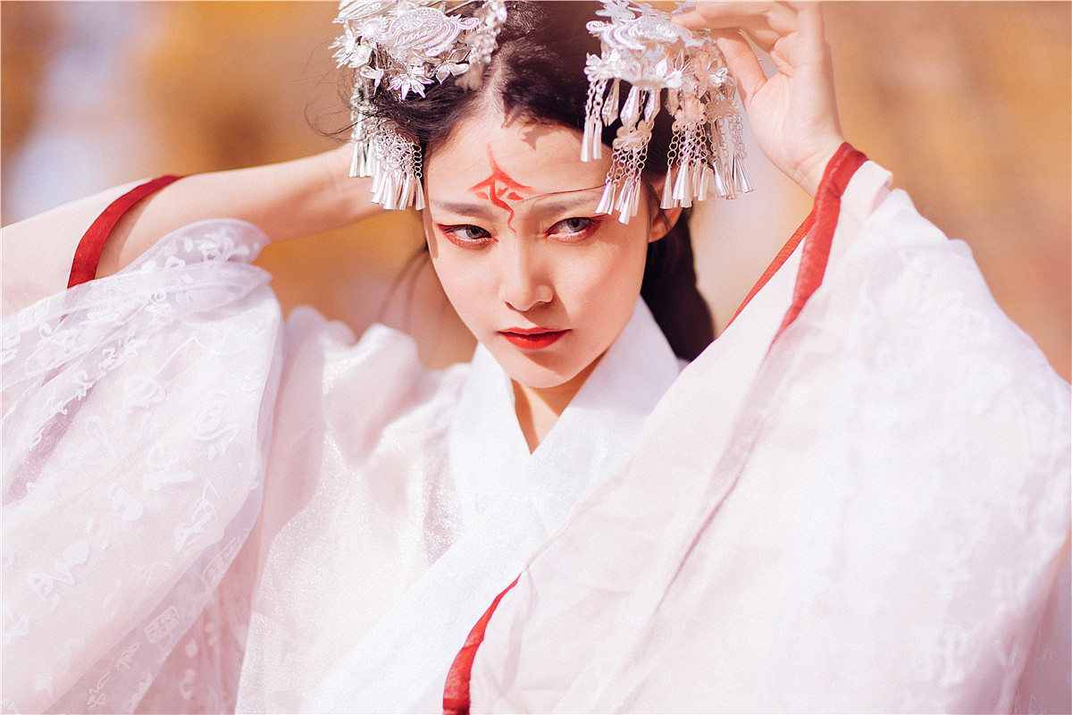 浼犺涓殑涔濆熬鐙愮殑鐪熷疄韬唤,瀹為檯涓婄殑涔濆熬鐙愬拰鐜板疄鐨勪節灏剧嫄