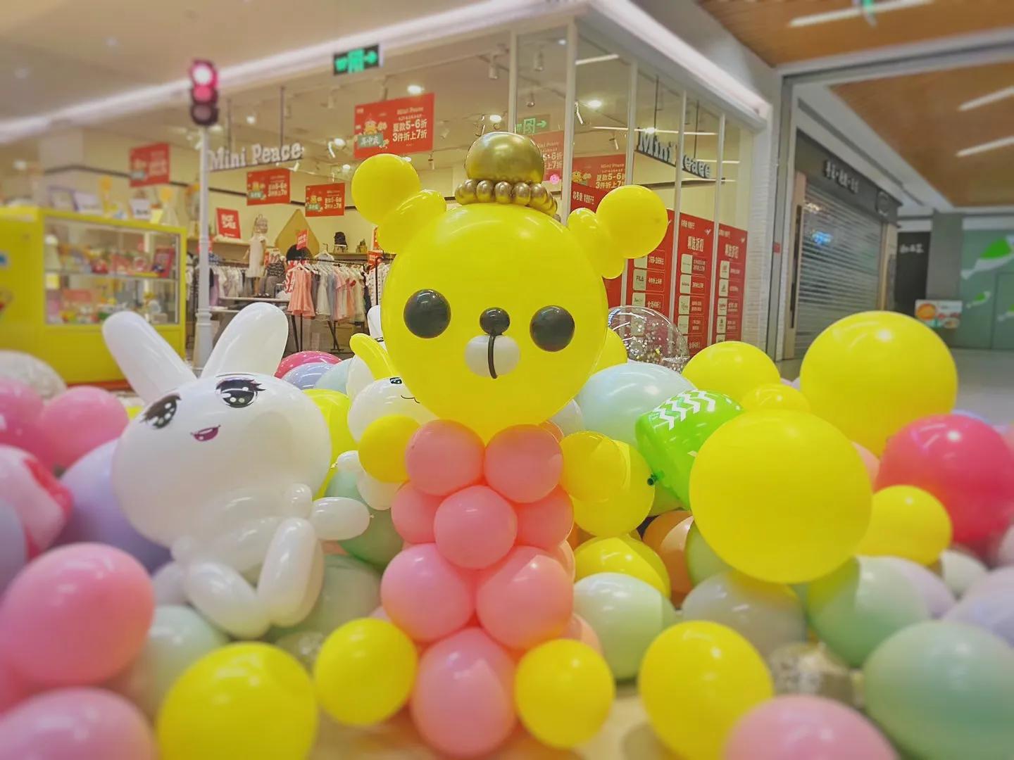 气球布置会场幼儿园拱门简单,九岁男孩儿童派对气球布置场景