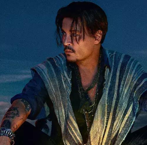 嘴痒？记得涂点999皮炎平口红，包你满意