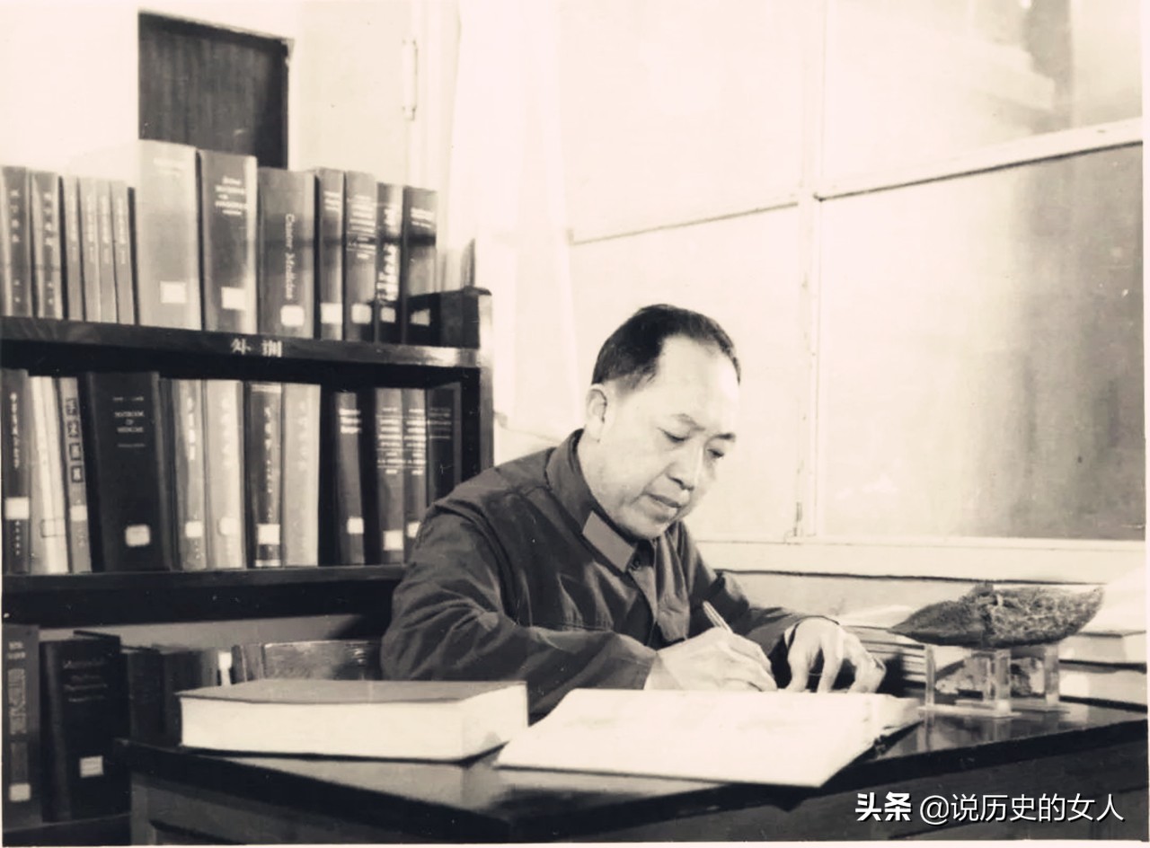 他被誉中国肝胆外科之父，从医75年挽救15000生命，被小行星命名