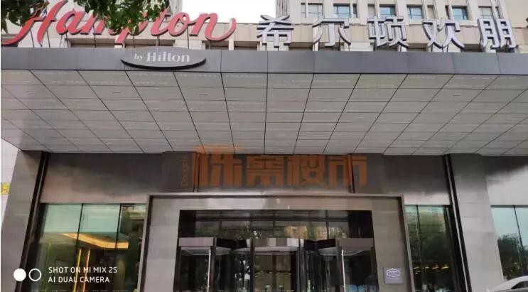 罗森喜茶联名,罗森喜茶立牌