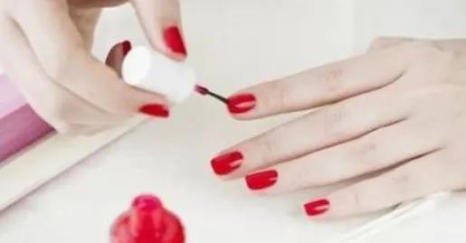 新手涂指甲油教程,指甲油怎么做