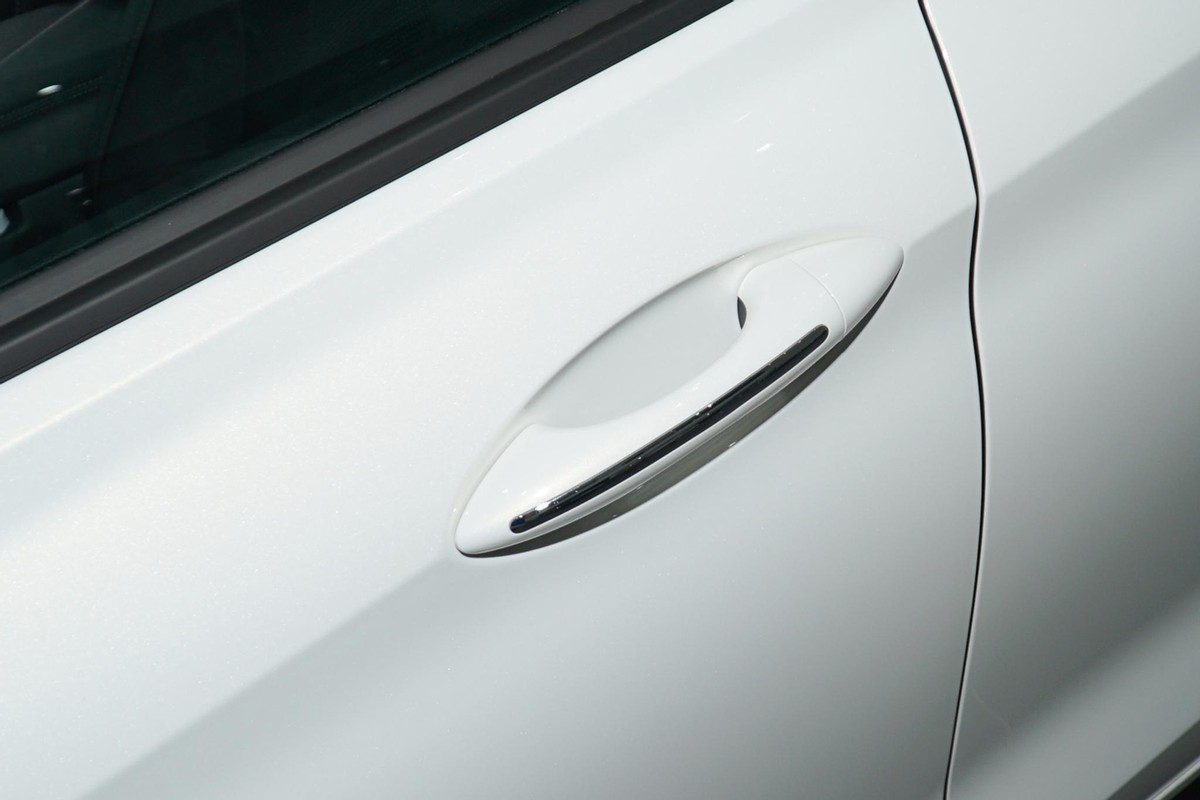 红旗H5钥匙无电怎么启动,红旗h5电瓶没电打不着怎么自救