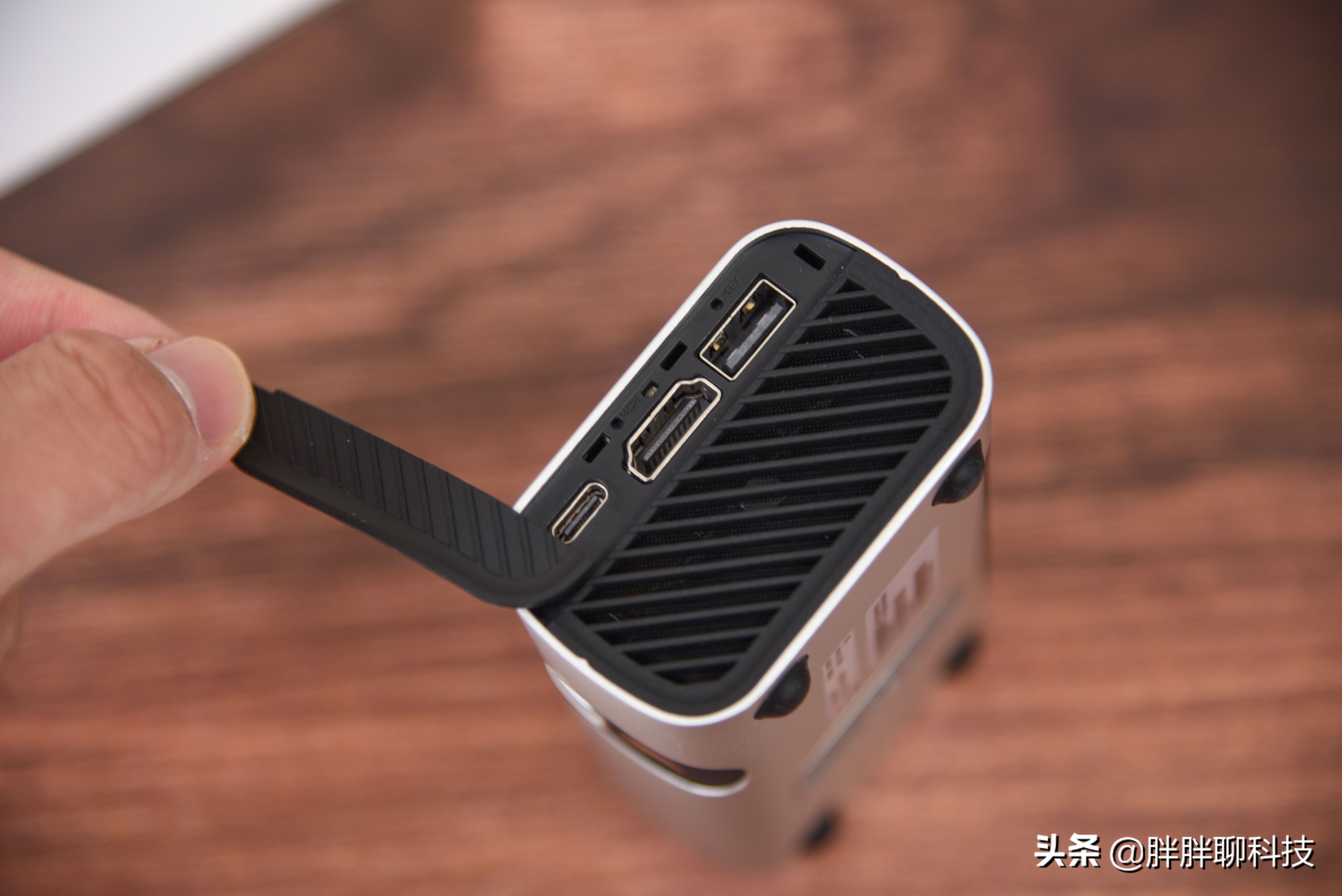 联想投影仪t200和l5哪个好用,联想投影仪t200价格