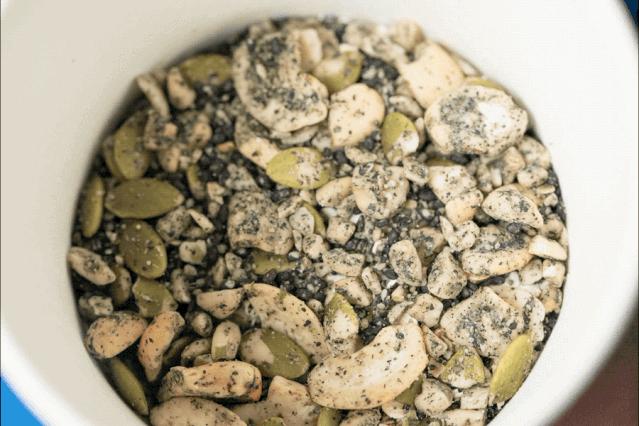 在李佳琦直播间买零食，是个划算的选择吗？