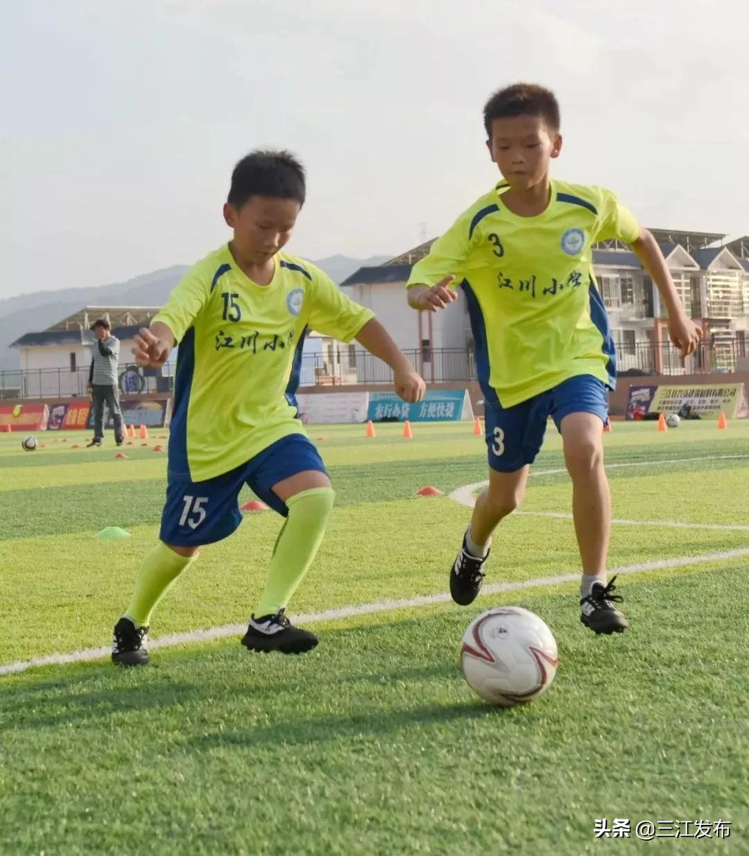 【文明侗乡】易安学子追逐“绿茵梦”