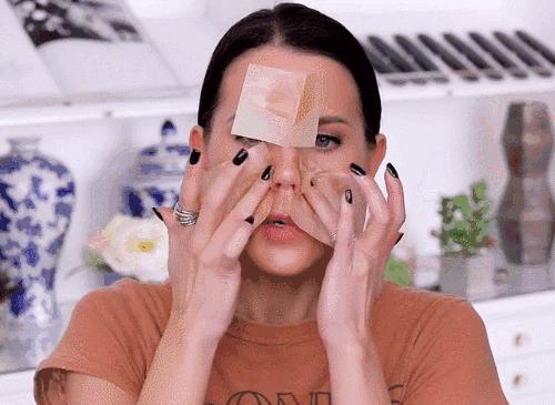 为什么有人化妆后脸上很油亮,为什么有些人化妆皮肤会变差