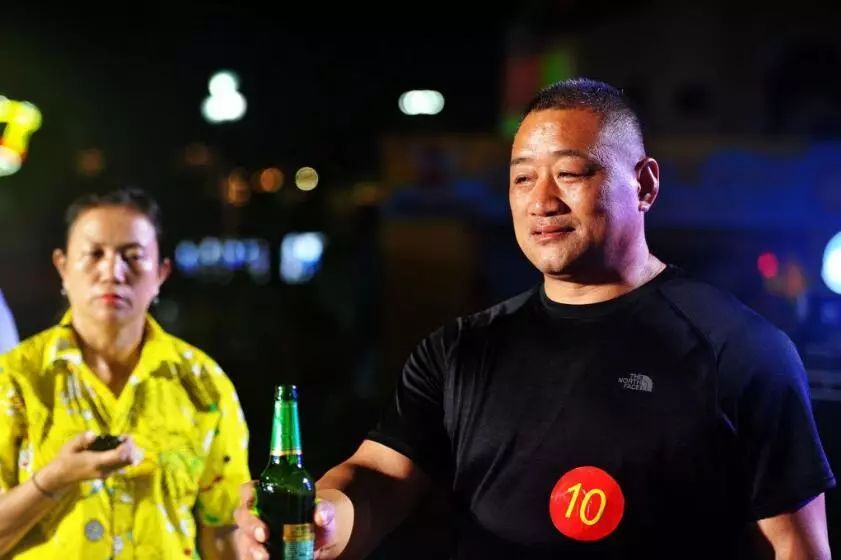 酒王大赛周赛吹瓶最快3秒70！金沙滩啤酒城喊你来战！