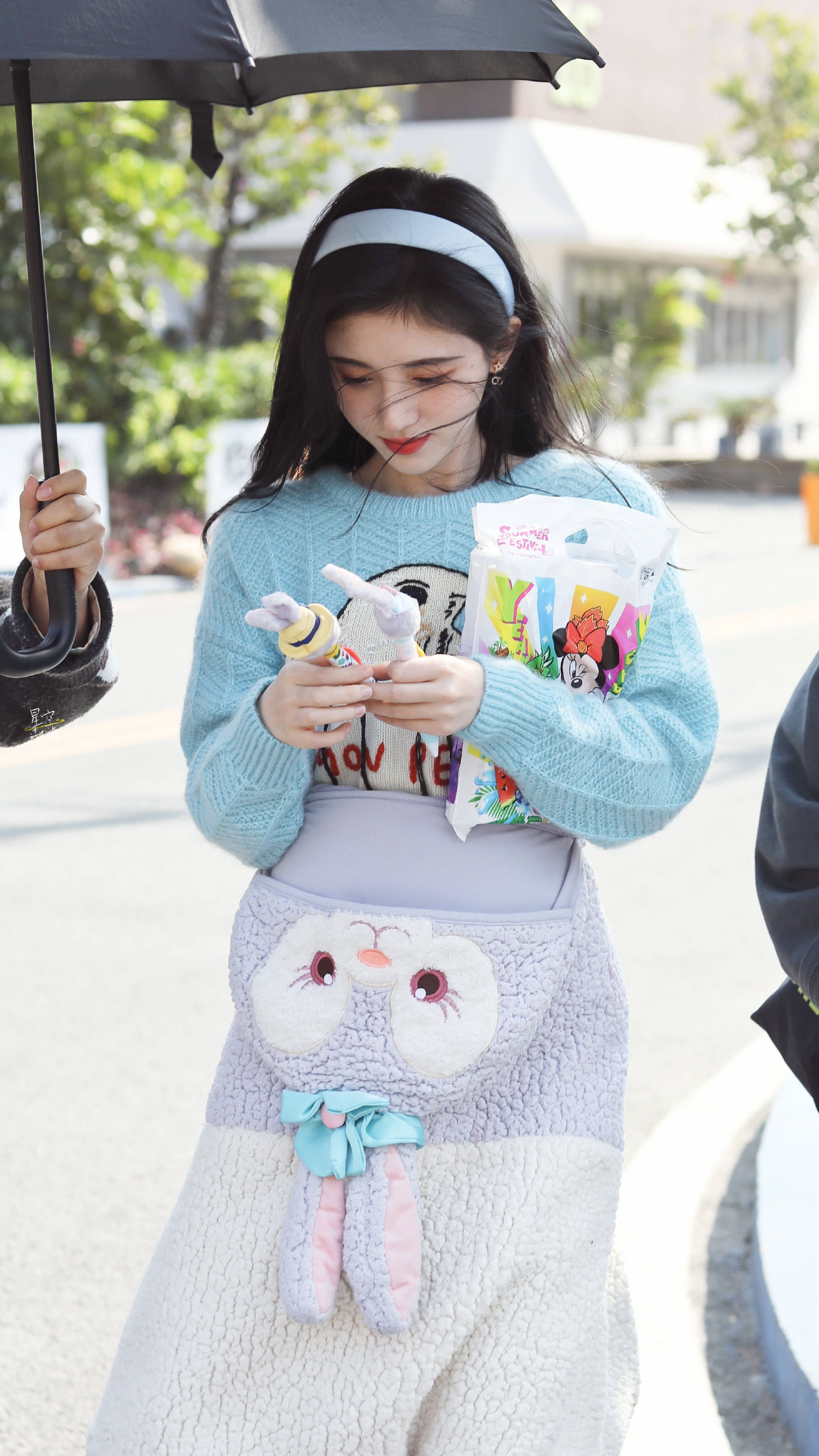 鞠婧祎穿假货会不会被导演骂,鞠婧祎穿藏蓝色毛衣