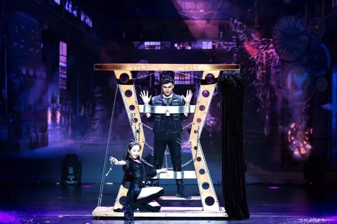 国际顶级魔术天团空降长沙，这家购物中心周年庆，玩大了