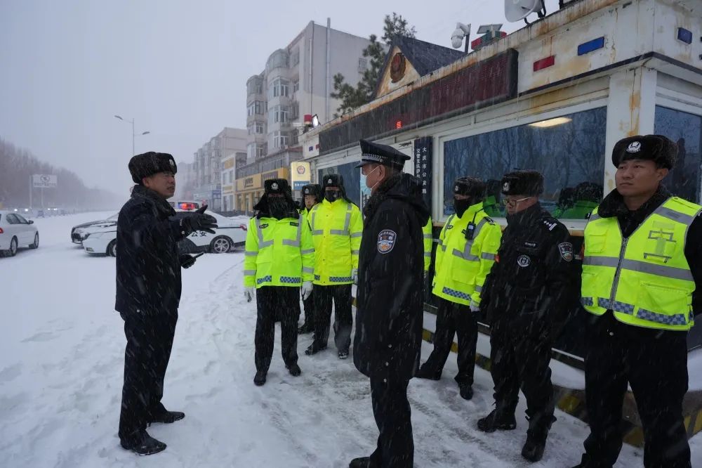 战严寒抗风雪护君平安,战严寒护平安