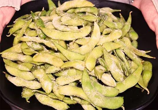 撸着串听着歌,这家火爆曲靖的BBQ才是你啤酒、烧烤的圣地!