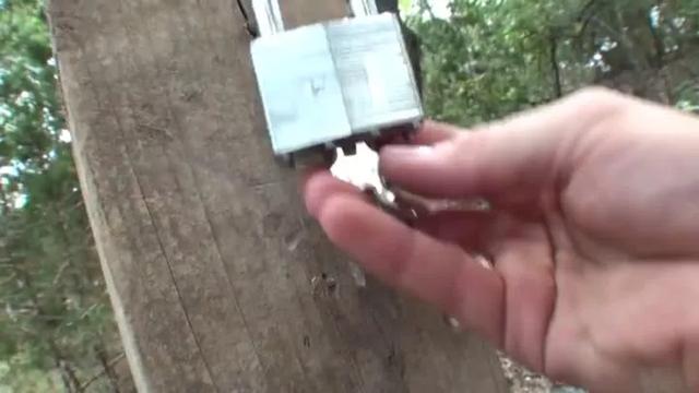 用枪开锁真的好吗,现实中能用手枪开锁吗