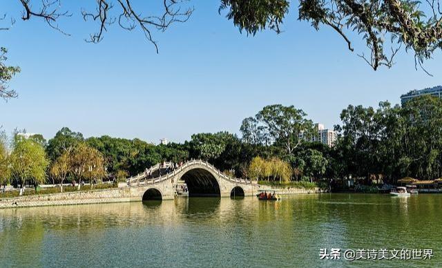 一首被世人忽略的经典，不输苏轼名作，其中一个比喻堪称神来之笔