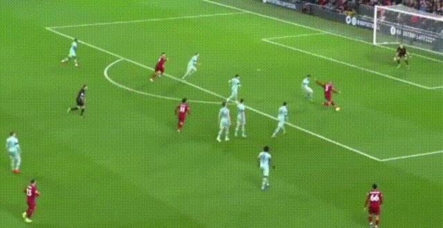 深度解析c罗的跑位意识,c罗个人进攻战术