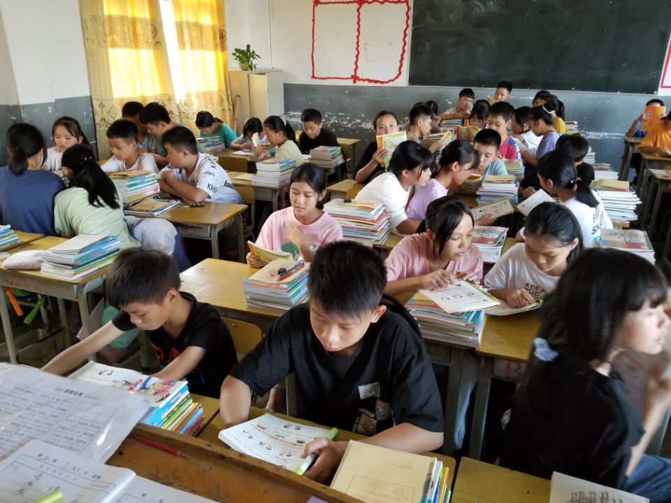 谁虚度了光阴生命就将抛弃谁,谁虚度年华青春就会褪色出自哪里