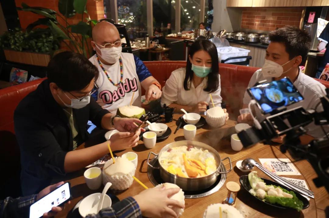 《喺咪松D先》加餐版！携手大旧Bob，带你周末哨街叉叉电~