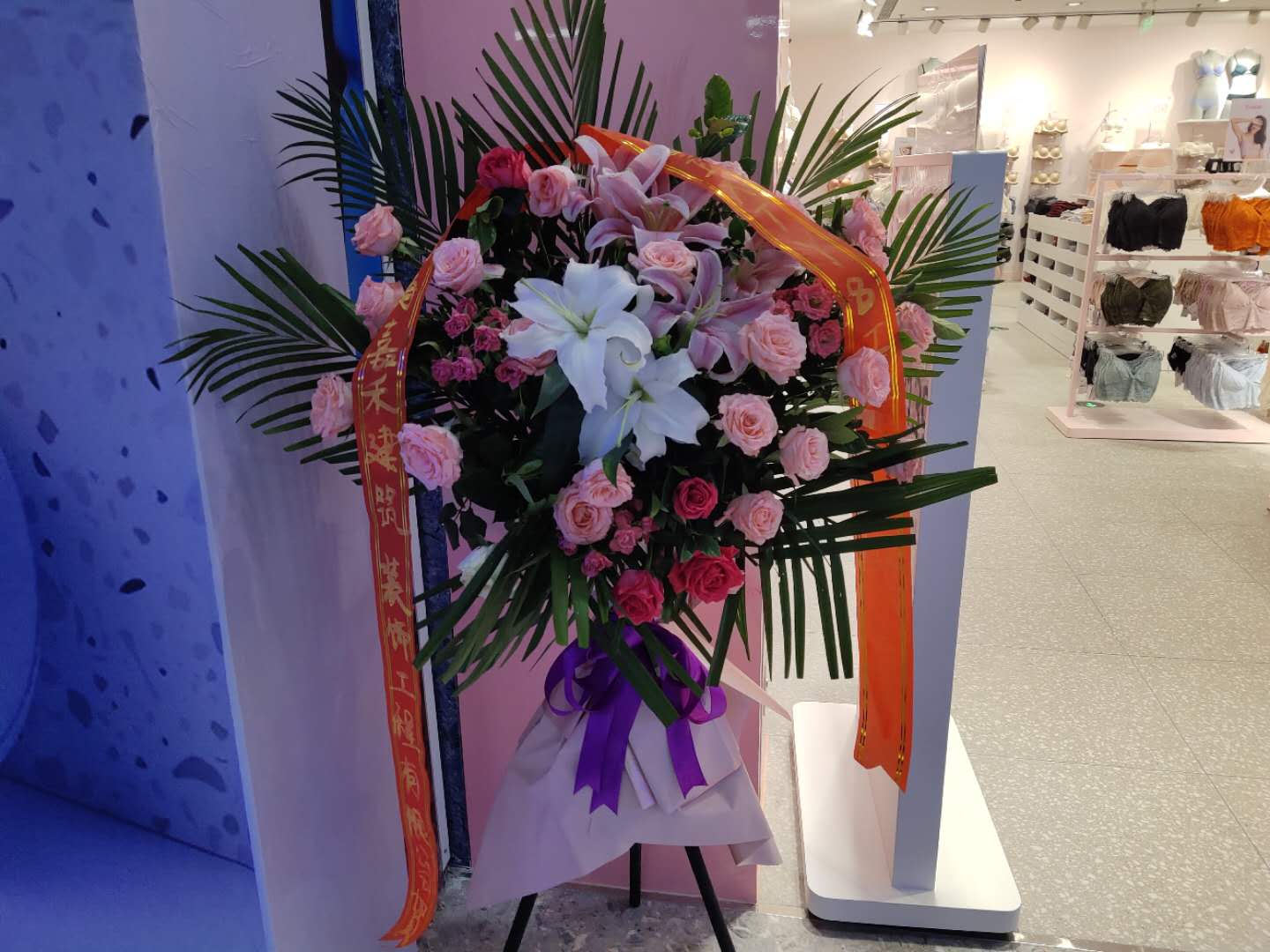 68内衣加盟店,68平米内衣店装修设计