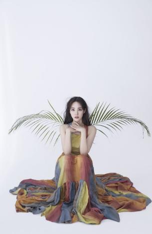 朴敏英高级感衣服,朴敏英一身红色连衣裙出席